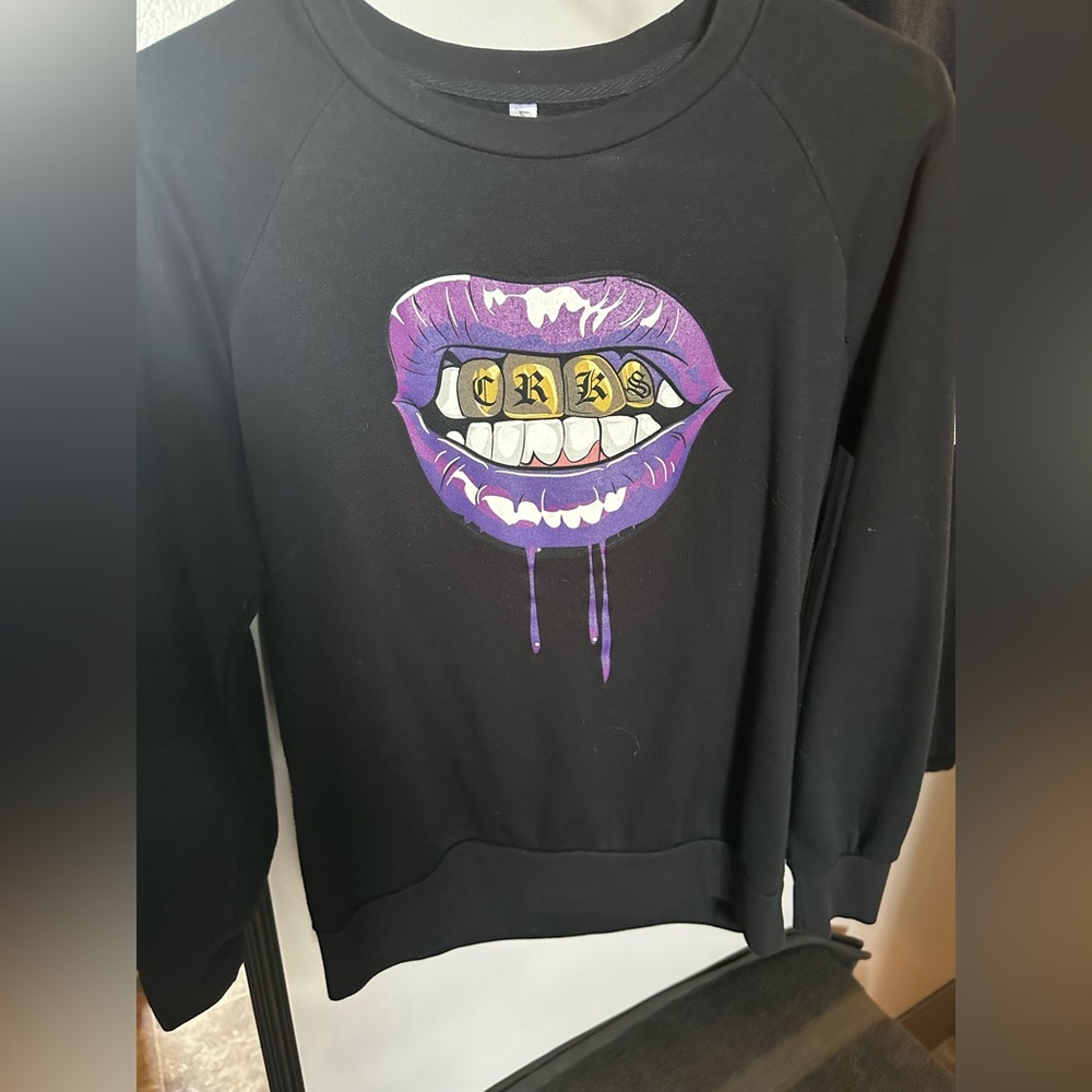 Women’s Small Crewneck